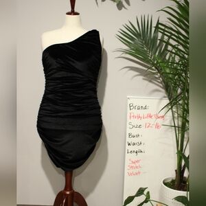 PrettyLittleThing Elegant Black One-Shoulder Dress